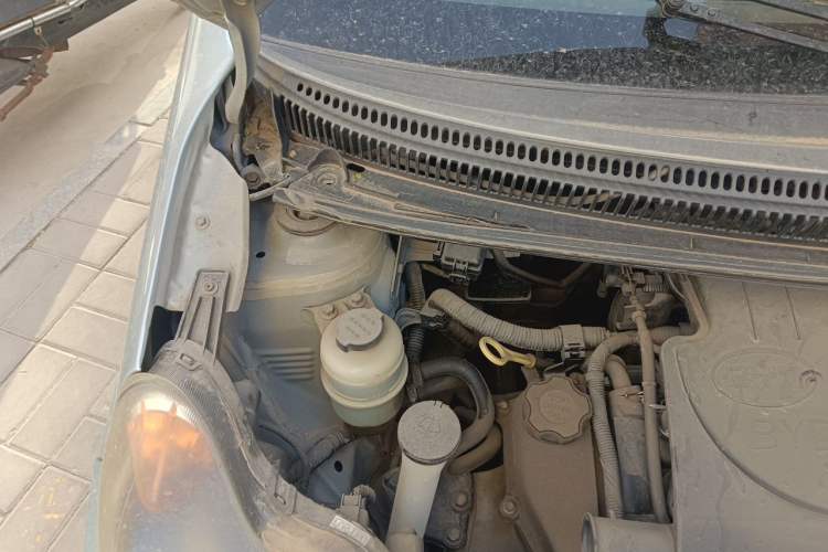 Used BYD F0 2011 Shangku Edition 1.0L XuanKu Model Engine Bay Right