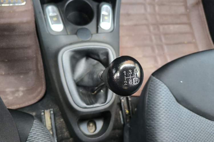 Used BYD F0 2011 Shangku Edition 1.0L XuanKu Model Gear Lever