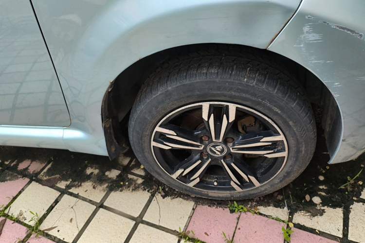 Used BYD F0 2011 Shangku Edition 1.0L XuanKu Model Right Front Wheel Hub