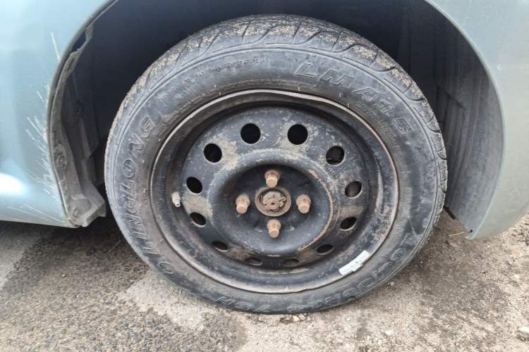 Used BYD F0 2011 Shangku Edition 1.0L Yuexiu Model Right Front Wheel Hub