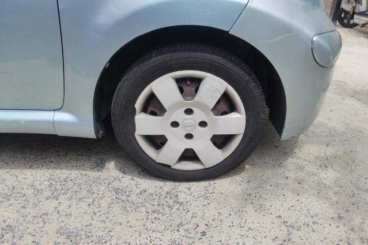 Used BYD F0 2011 Shangku Edition 1.0L XuanKu Model Right Front Wheel Hub