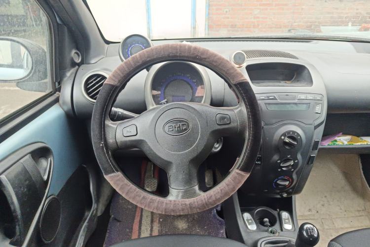 Used BYD F0 2011 Shangku Edition 1.0L Yuexiu Model Steering Wheel
