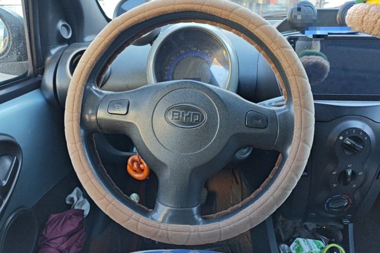 Used BYD F0 2011 Shangku Edition 1.0L Yuexiu Model Steering Wheel