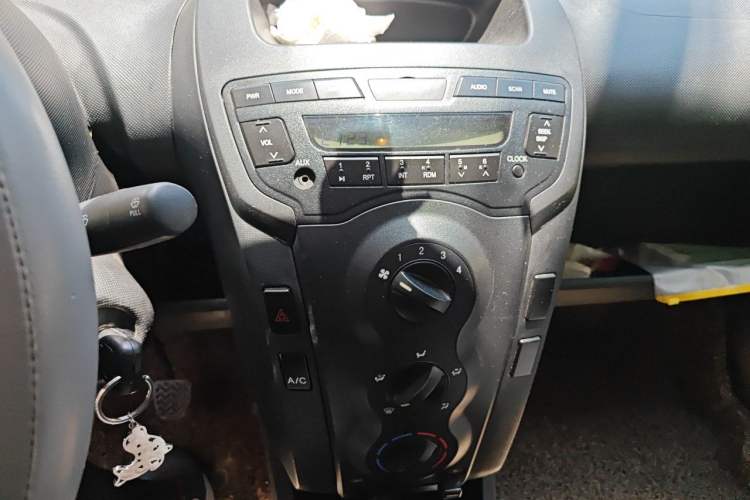Used BYD F0 2011 Shangku Edition 1.0L Yuexiu Model Audio And AC Panel