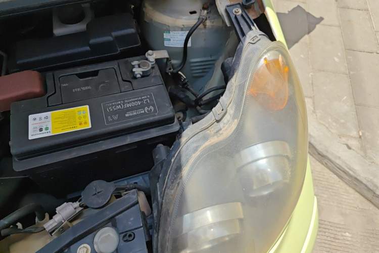 Used BYD F0 2011 Shangku Edition 1.0L Yuexiu Model Engine Bay Left