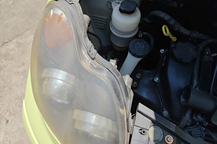 Used BYD F0 2011 Shangku Edition 1.0L Yuexiu Model Engine Bay Right