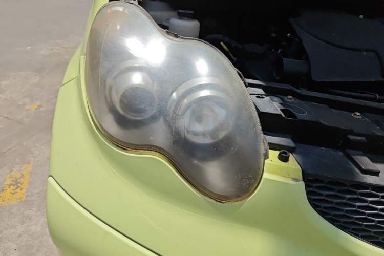 Used BYD F0 2011 Shangku Edition 1.0L Yuexiu Model Right Front Headlight