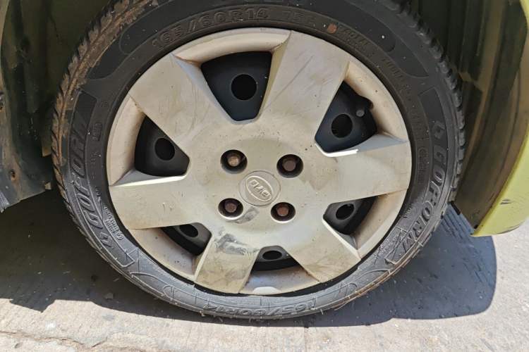 Used BYD F0 2011 Shangku Edition 1.0L Yuexiu Model Right Front Wheel Hub
