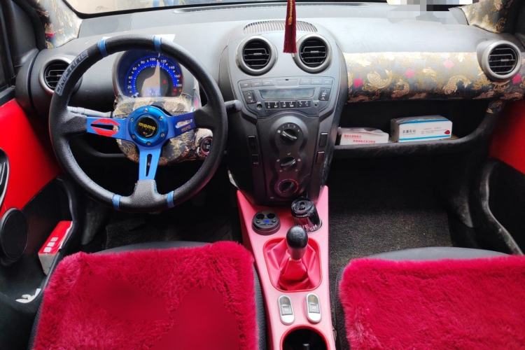 Used BYD F0 2011 Shangku Edition 1.0L XuanKu Model Center Console