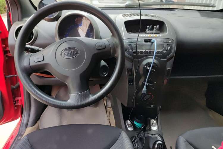 Used BYD F0 2011 Shangku Edition 1.0L XuanKu Model Center Console