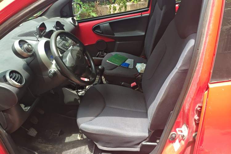 Used BYD F0 2011 Shangku Edition 1.0L XuanKu Model Left Front Seat