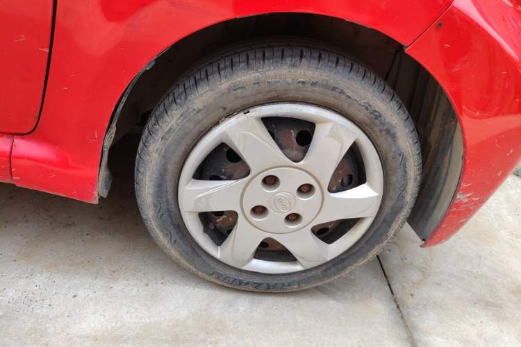 Used BYD F0 2011 Shangku Edition 1.0L XuanKu Model Right Front Wheel Hub