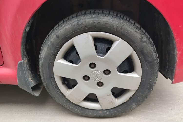 Used BYD F0 2011 Shangku Edition 1.0L XuanKu Model Right Front Wheel Hub