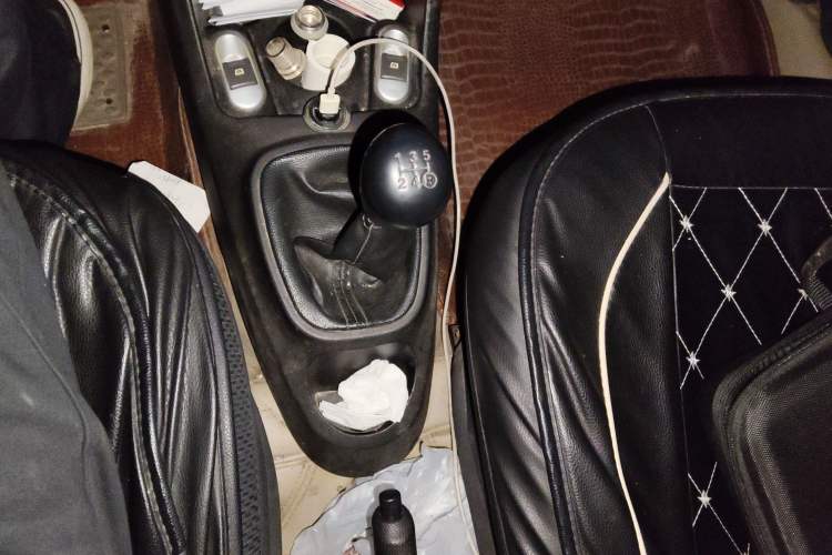 Used BYD F0 2011 Shangku Edition 1.0L XuanKu Model Gear Lever