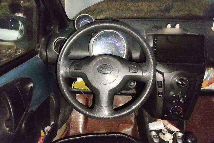 Used BYD F0 2011 Shangku Edition 1.0L XuanKu Model Steering Wheel