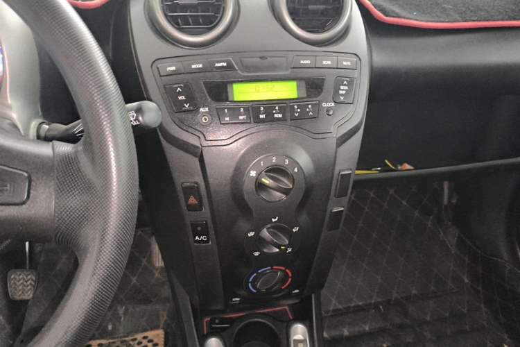 Used BYD F0 2011 Shangku Edition 1.0L XuanKu Model Audio And AC Panel