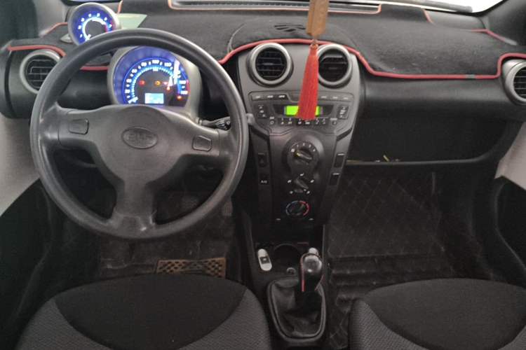 Used BYD F0 2011 Shangku Edition 1.0L XuanKu Model Center Console