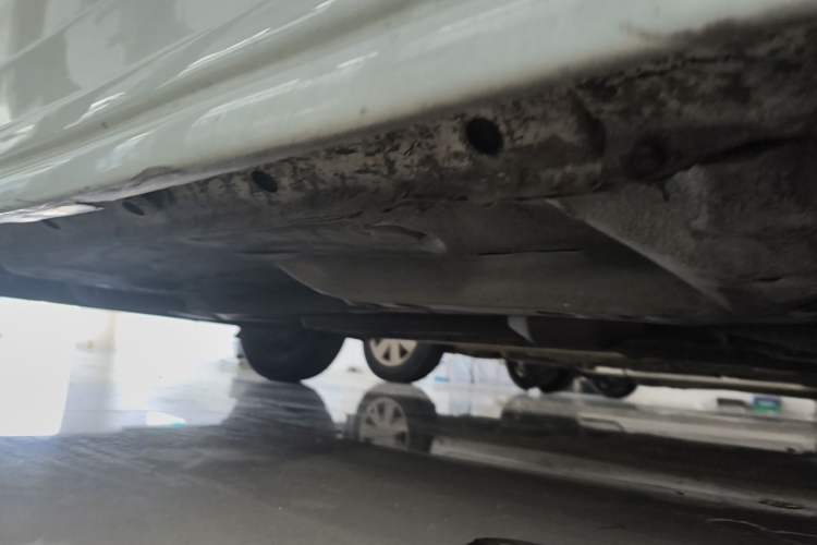 Used BYD F0 2011 Shangku Edition 1.0L XuanKu Model Chassis Front Right