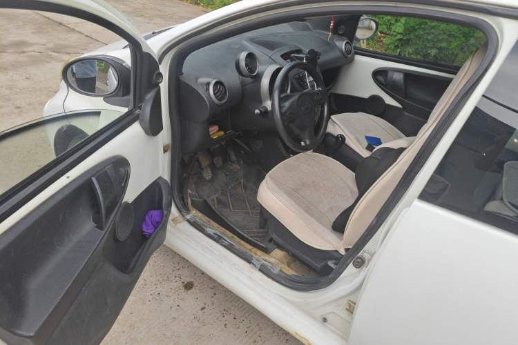 Used BYD F0 2011 Shangku Edition 1.0L Yuexiu Model Driver Seat