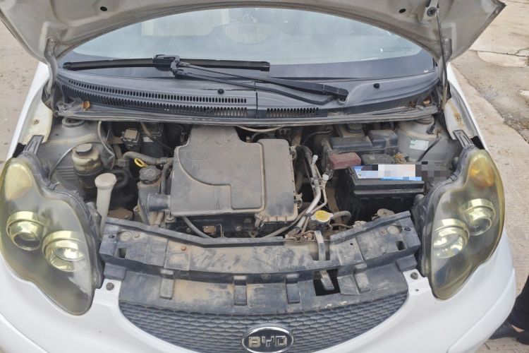 Used BYD F0 2011 Shangku Edition 1.0L Yuexiu Model Engine Bay