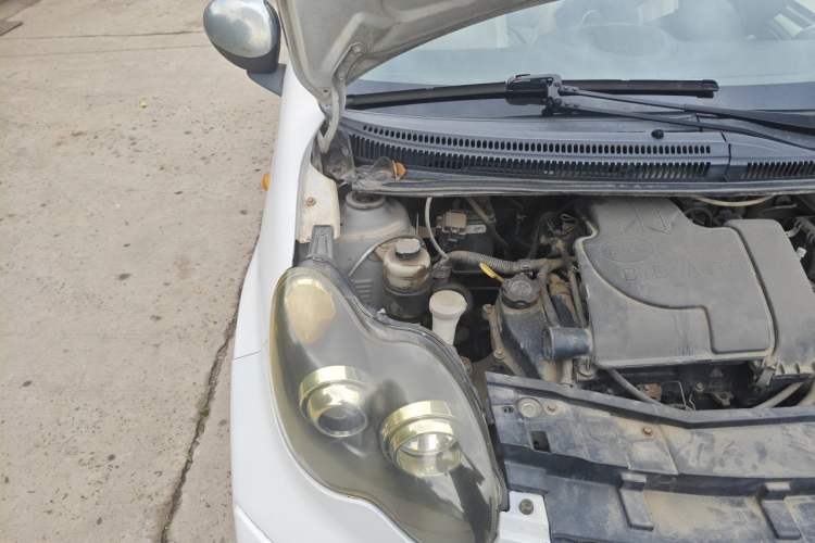 Used BYD F0 2011 Shangku Edition 1.0L Yuexiu Model Engine Bay Right