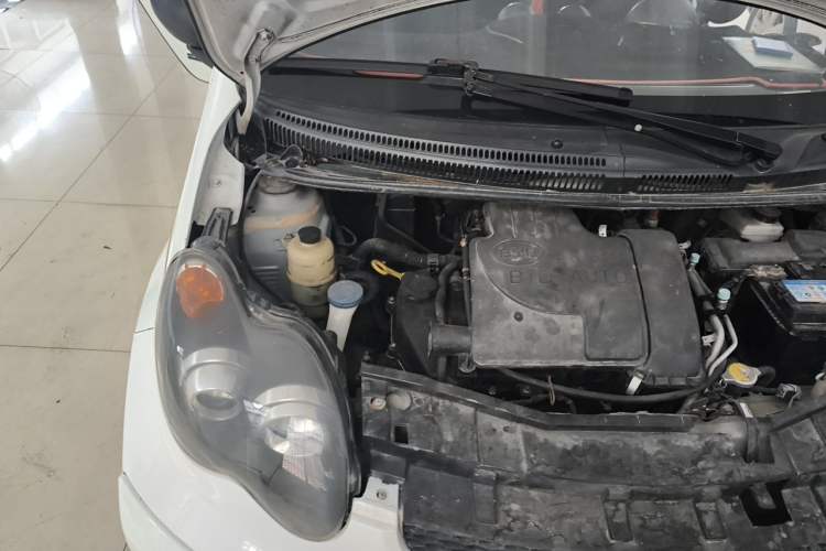 Used BYD F0 2011 Shangku Edition 1.0L XuanKu Model Engine Bay Right