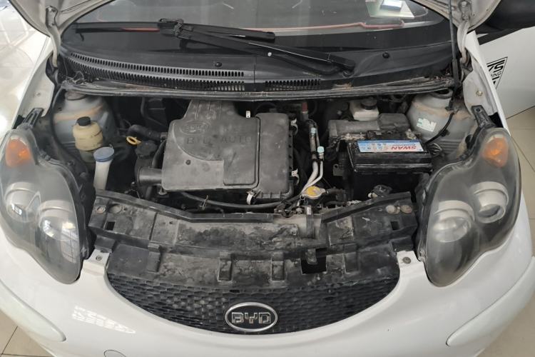 Used BYD F0 2011 Shangku Edition 1.0L XuanKu Model Engine Bay