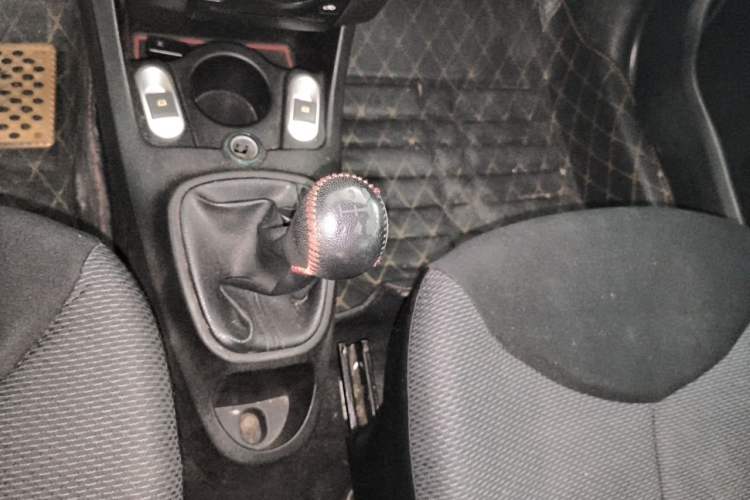 Used BYD F0 2011 Shangku Edition 1.0L XuanKu Model Gear Lever