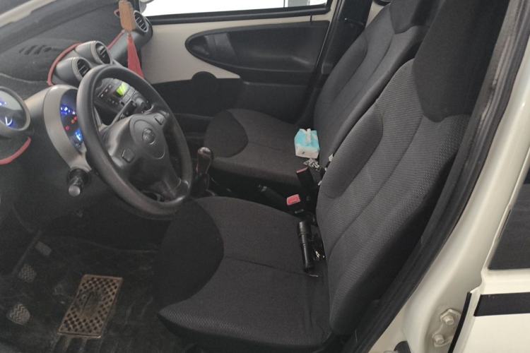 Used BYD F0 2011 Shangku Edition 1.0L XuanKu Model Left Front Seat
