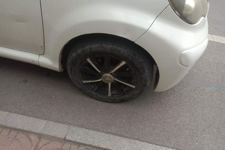 Used BYD F0 2011 Shangku Edition 1.0L XuanKu Model Right Front Wheel Hub