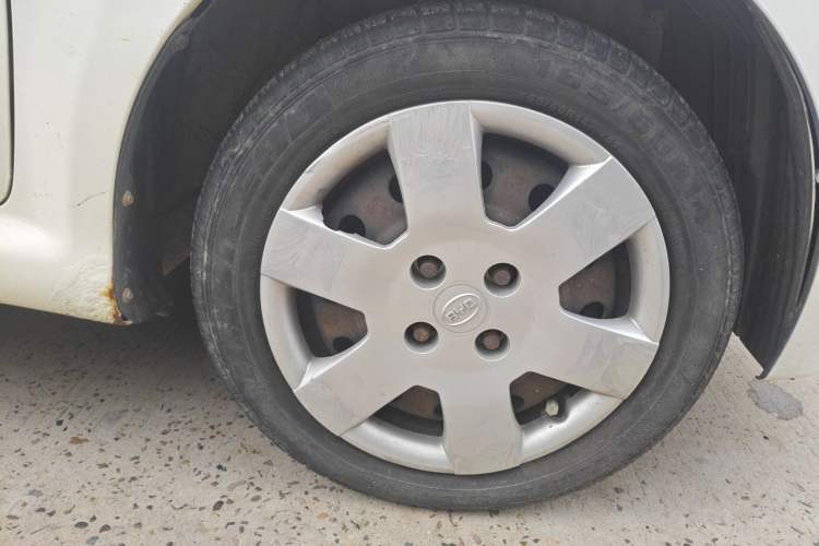 Used BYD F0 2011 Shangku Edition 1.0L Yuexiu Model Right Front Wheel Hub