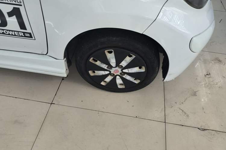 Used BYD F0 2011 Shangku Edition 1.0L XuanKu Model Right Front Wheel Hub