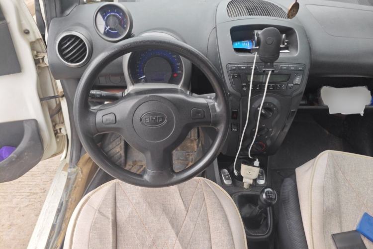 Used BYD F0 2011 Shangku Edition 1.0L Yuexiu Model Steering Wheel