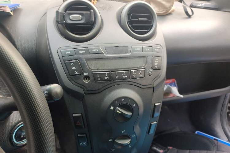 Used BYD F0 2012 1.0L Joyful Cool Model Audio And AC Panel