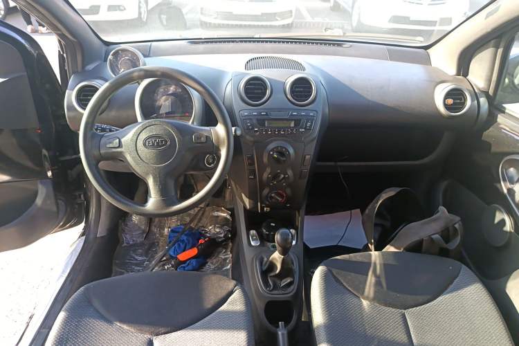 Used BYD F0 2012 1.0L Joyful Cool Model Center Console