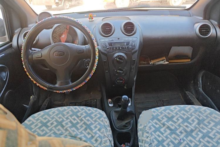 Used BYD F0 2012 1.0L Joyful Cool Model Center Console