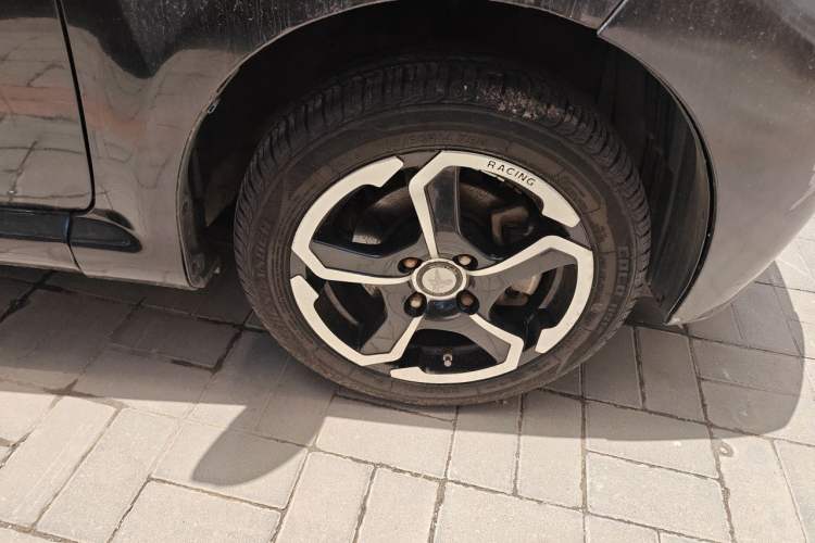 Used BYD F0 2012 1.0L Joyful Cool Model Right Front Wheel Hub