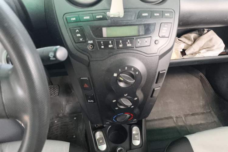 Used BYD F0 2012 1.0L Joyful Cool Model Audio And AC Panel