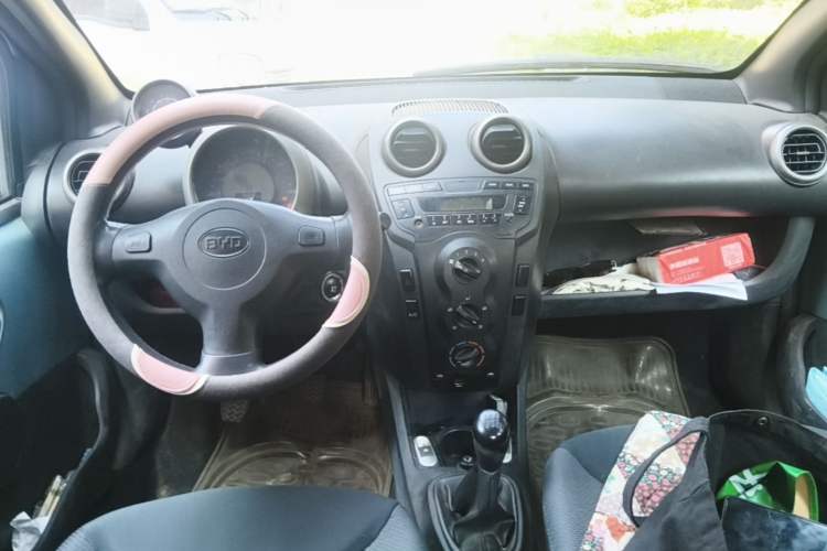 Used BYD F0 2012 1.0L Joyful Cool Model Center Console