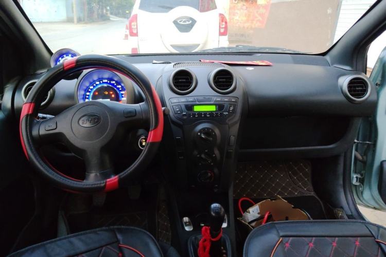 Used BYD F0 2012 1.0L Joyful Cool Model Center Console
