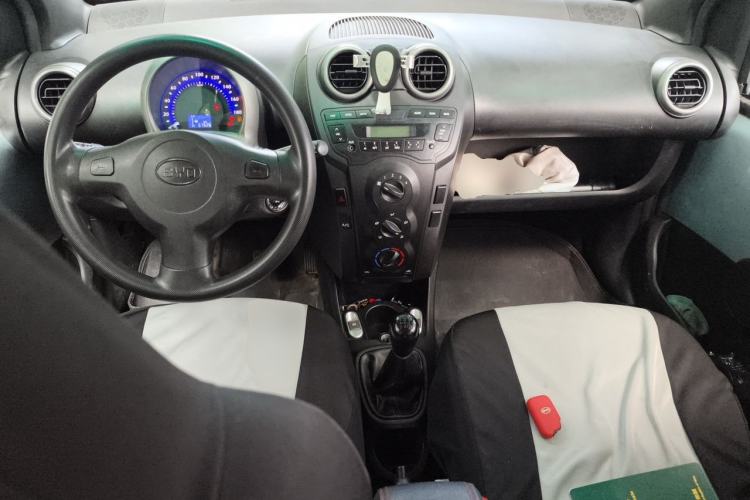Used BYD F0 2012 1.0L Joyful Cool Model Center Console