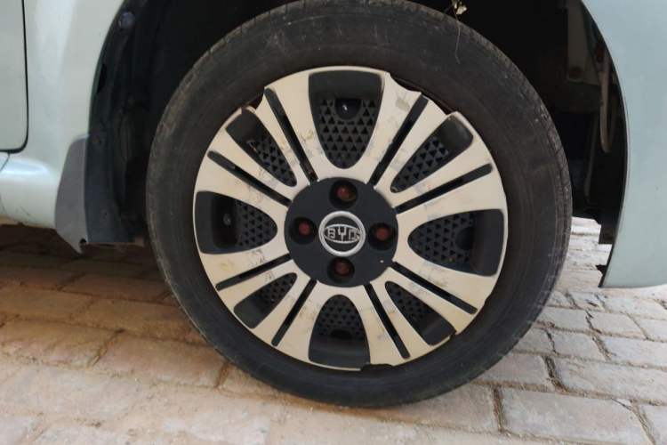 Used BYD F0 2012 1.0L Joyful Cool Model Right Front Wheel Hub