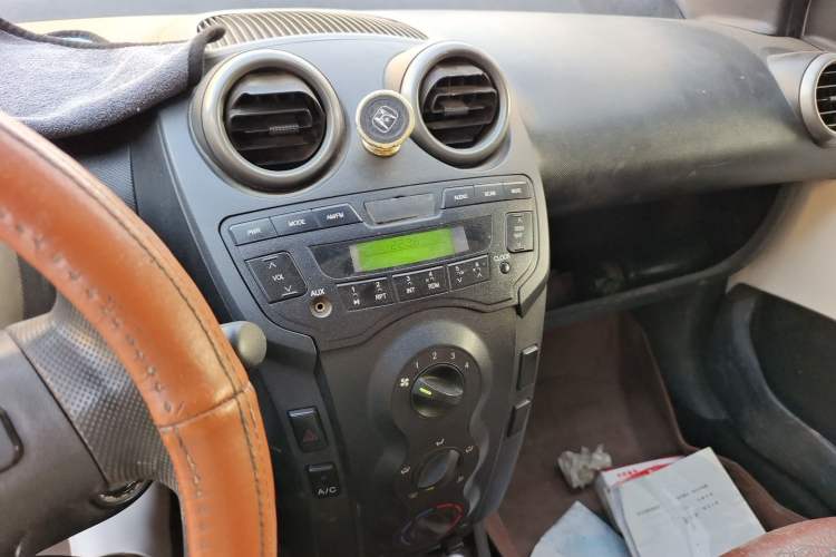 Used BYD F0 2012 1.0L Joyful Cool Model Audio And AC Panel