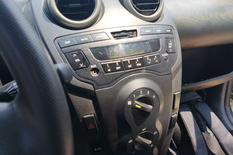 Used BYD F0 2012 1.0L Joyful Cool Model Audio And AC Panel