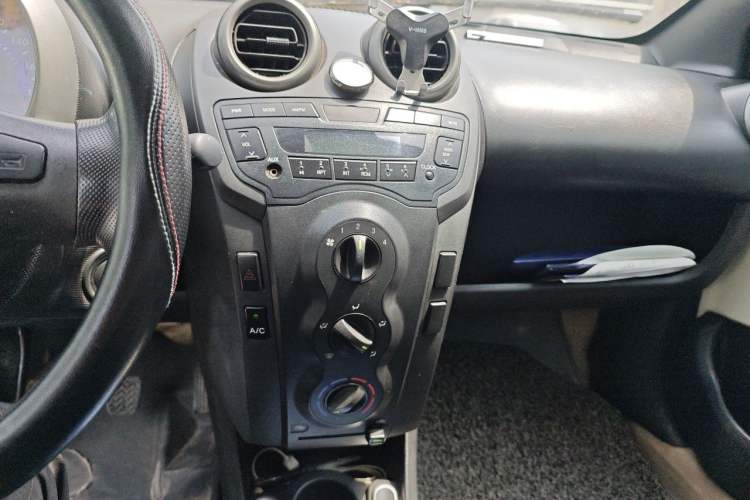 Used BYD F0 2012 1.0L Joyful Cool Model Audio And AC Panel