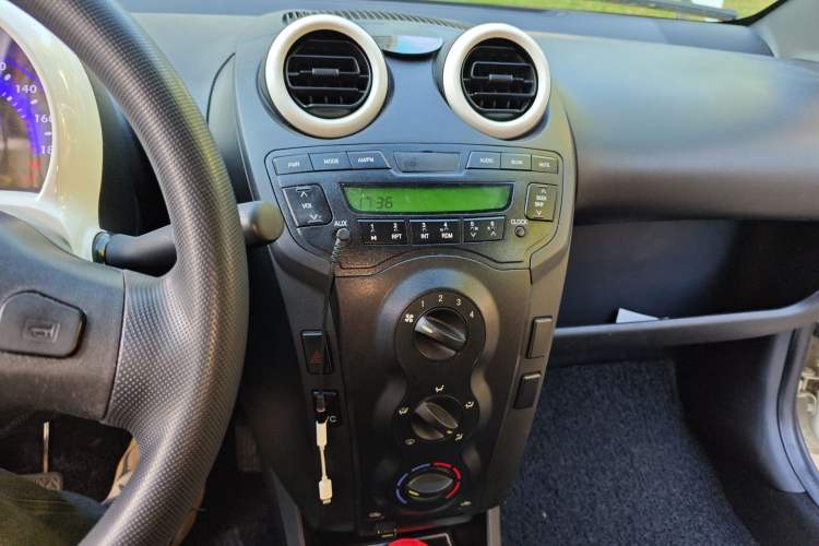 Used BYD F0 2012 1.0L Joyful Cool Model Audio And AC Panel