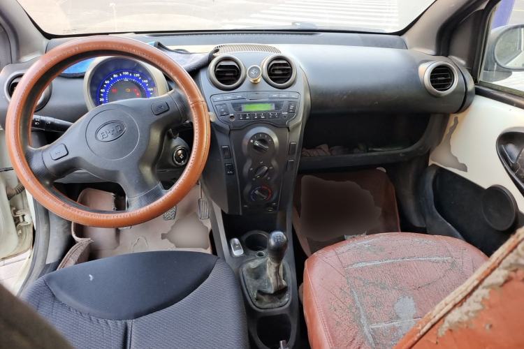 Used BYD F0 2012 1.0L Joyful Cool Model Center Console