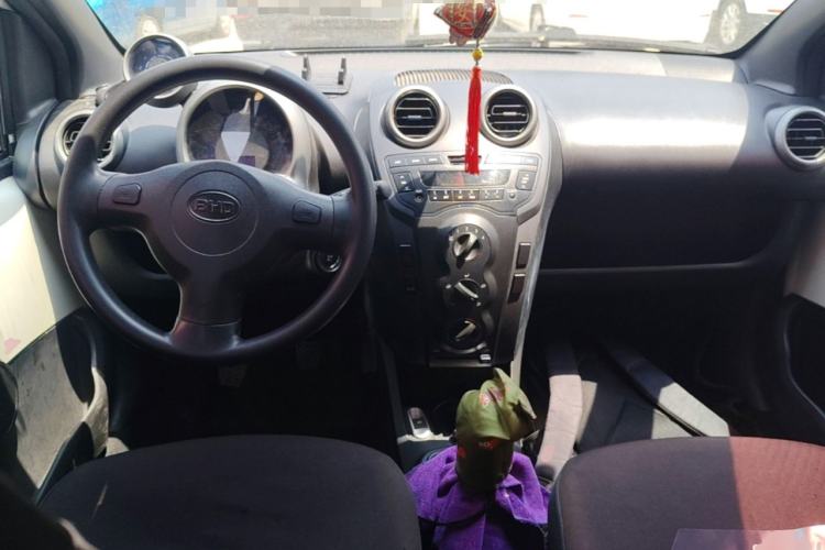 Used BYD F0 2012 1.0L Joyful Cool Model Center Console
