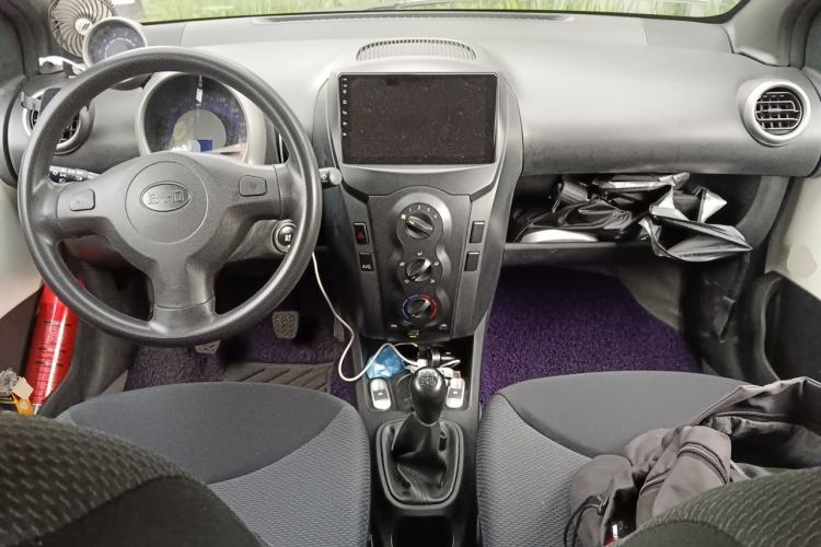 Used BYD F0 2012 1.0L Joyful Cool Model Center Console