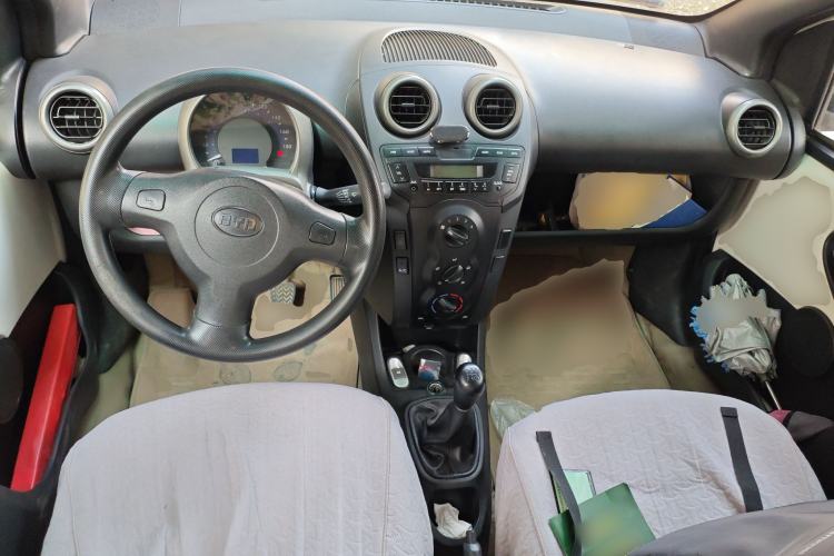 Used BYD F0 2012 1.0L Joyful Cool Model Center Console